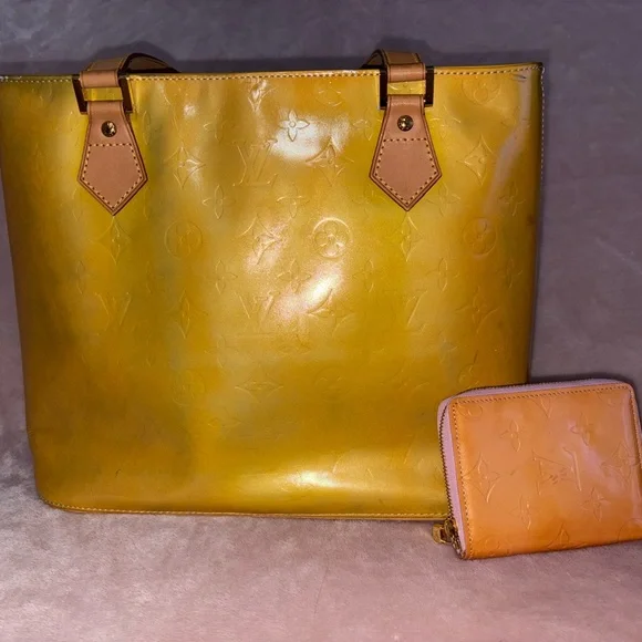 Louis Vuitton Tote Bag - Picture 13 of 16